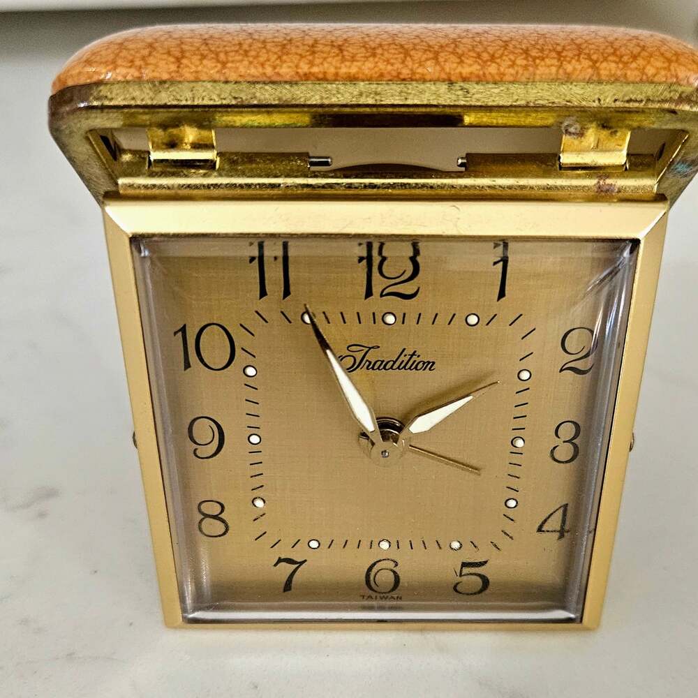 Vintage‎ Tradition Mechanical Wind-Up Folding Travel Alarm Clock in Leather Case